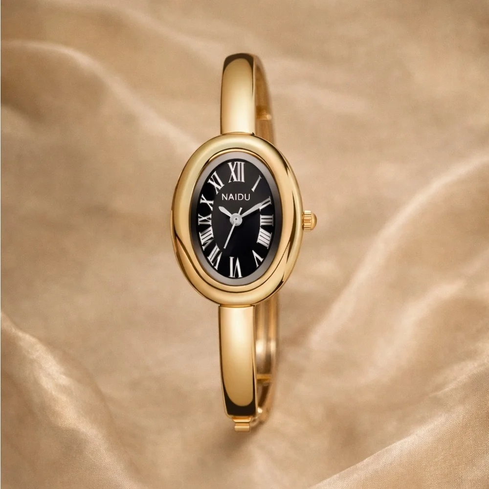 Baignoire Gold Oval Watch with Black Dial